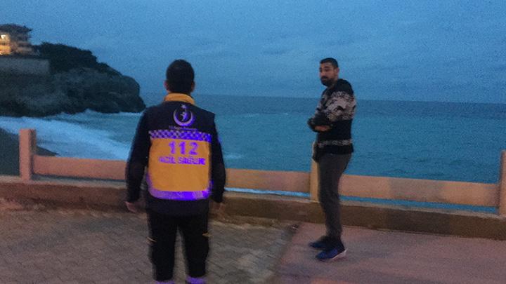 Zonguldak'ta bir kiinin kayalklarda balk tutarken denize dt ihbar ekipleri harekete geirdi 