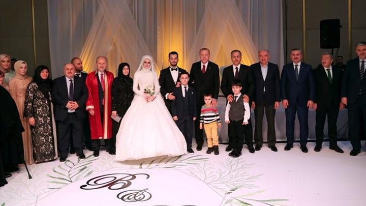 Cumhurbakan Erdoan Fatih Belediye Bakan Suver'in kznn nikah ahidi oldu