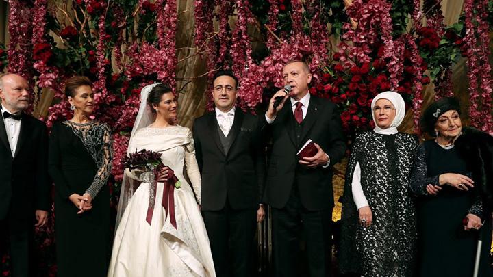 Ayc ile Saatman evlendi, Erdoan nikah ahidi oldu