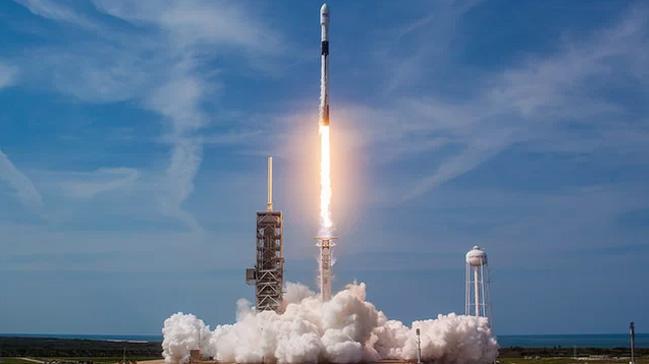 SpaceX, 64 kk uydunun frlatlmasn erteledi   