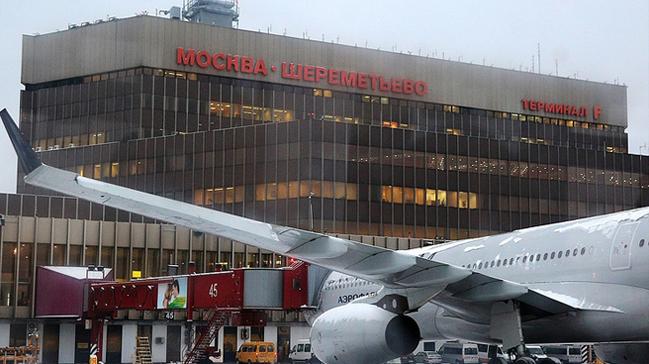 Moskovada uak havaalanndaki bir kiiyi ezdi