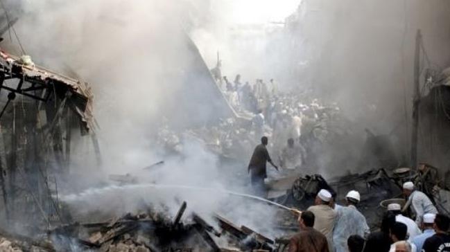 Pakistan'da medresede patlama:25 kii hayatn kaybetti