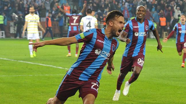 Trabzonspor sahasnda Fenerbahe'yi 2-1 malup etti