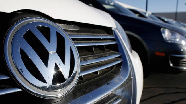 28 bin kii, emisyon deerlerini maniple ettii gerekesiyle VW'yi mahkemeye veriyor