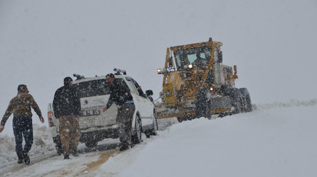 Hakkari'de kar nedeniyle 6 ky ve 25 mezra yolu ulama kapand