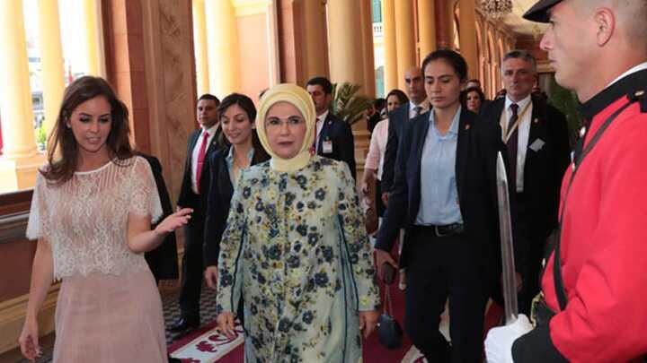 Emine Erdoan, Paraguay'da TKA'nn yapt yardmlarn teslim programna katld