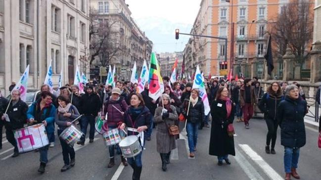 Fransa'da 100'den fazla lisede blokaj eylemi dzenlendi