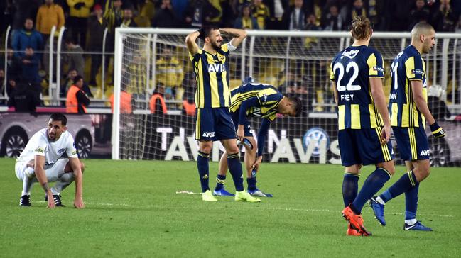 Fenerbahe, galibiyete 2 puan verilen sezonda dahi bu kadar kt bir ilk yar geirmemiti