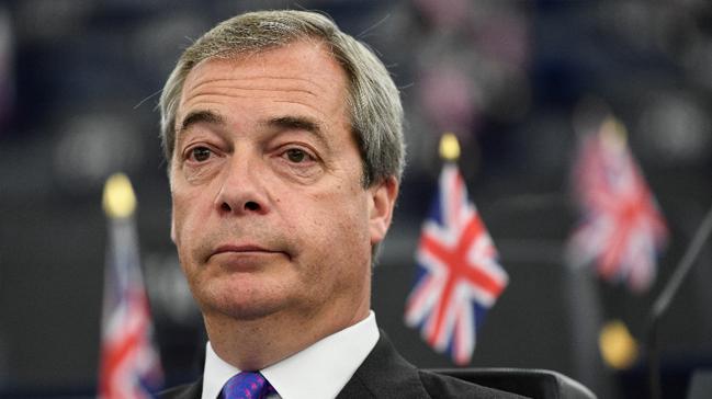 UKIP'in eski lideri Nigel Farage partisinden istifa etti