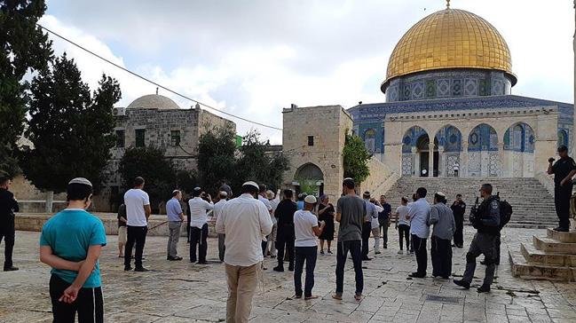 Fanatik Yahudilerden igal altndaki Dou Kuds'te bulunan Mescid-i Aksa'ya baskn