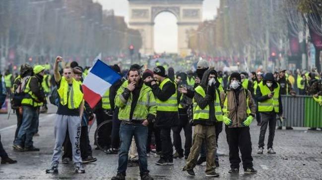 Paris Belediye Bakanndan sar yeleklilerin eylemlerine destek