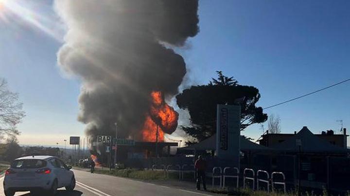 talya'da benzincide meydana gelen yangn ve patlamada 2 kii ld, 17 kii yaraland