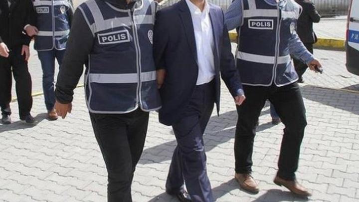 Adana'da, FET'nn szde anlurfa il imam ve ei tutukland 