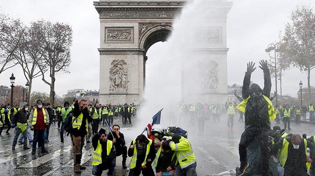 Fransz basnndan bomba iddia: Sar Yelekliler darbe yapmaya alacak