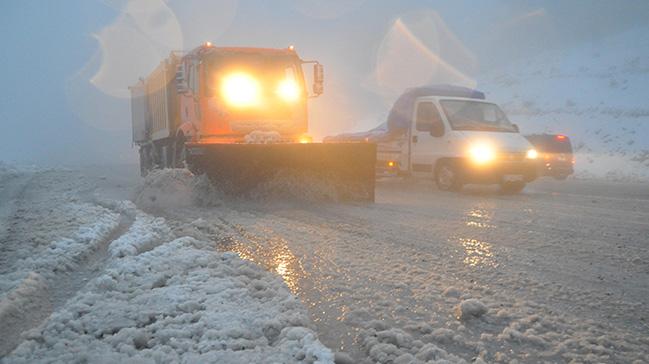 Denizli'de balayan kar, Antalya yolunda etkili oldu