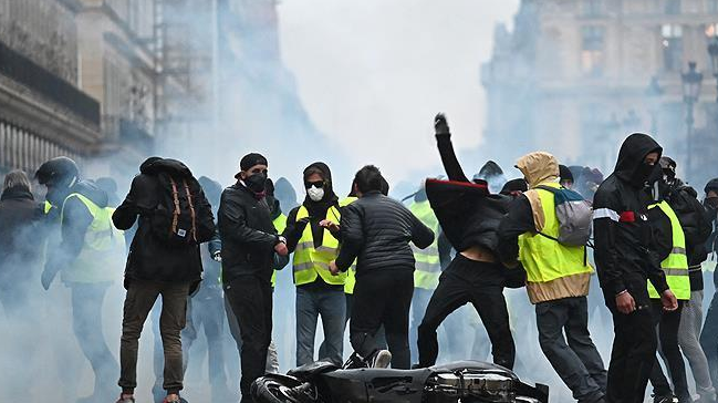 Fransa sar yelekliler 'krizinden' k yolu aryor