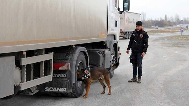 Erzincanda 1 tonluk eroinle ilgili bir i adam gzaltna alnd