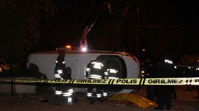 Konya'da otomobilin polis aracna arpmas sonucu 1 polisimiz ehit oldu