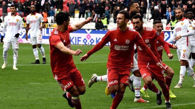 Sivasspor sahasnda Gztepe'yi 2-0 malup etti