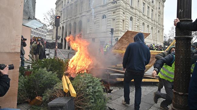 Paris'teki gsterilerde 30 kii yaraland 