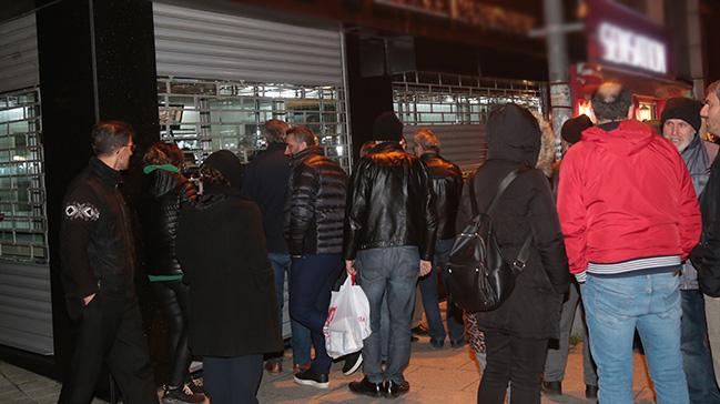 Beykoz'da bir kuyumcu, soyguncuyu etkisiz hale getirip polise teslim etti