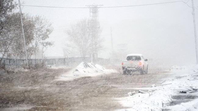 Ardahan'da kar yayla birlikte buzlanma meydana geldi 