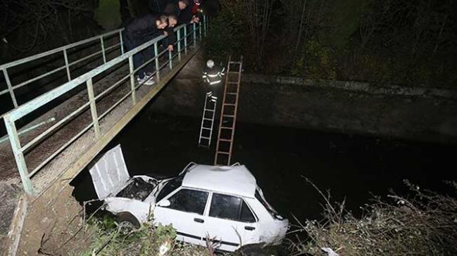 Dzce'de otomobil su kanalna devrildi: 4 yaral