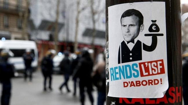 Macron: Sosyal medya demokrasiler iin zehir