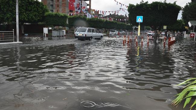 Hatay'da ya nedeniyle hasar gren alanlarda onarm ve temizlik almas balatld