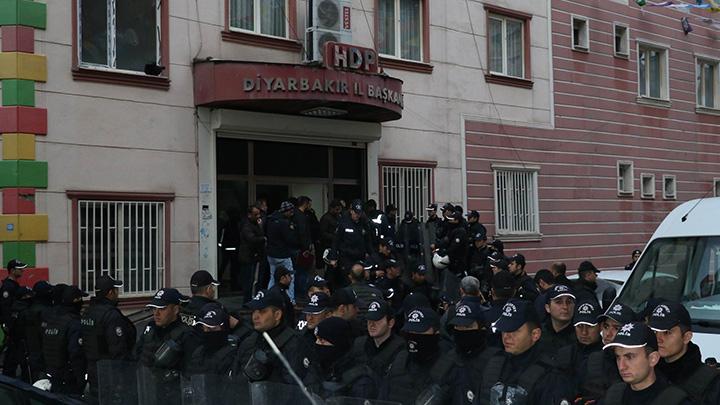 Diyarbakr HDP l Bakanl'na ikinci operasyon dzenlendi