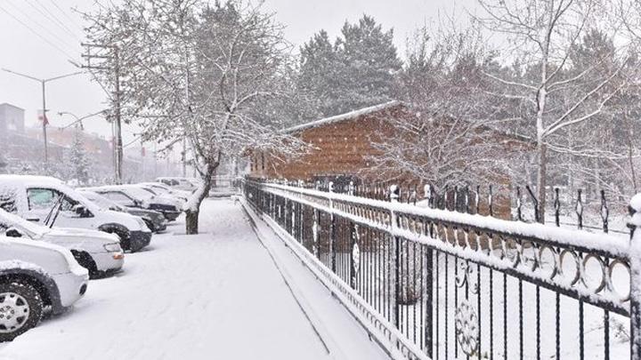Bitlis'in Ahlat'ta eitime kar ya nedeniyle eitime ara verildi