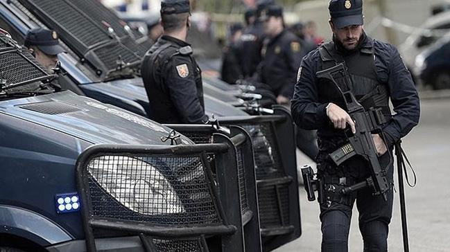 spanya, Katalonya'ya takviye polis ve jandarma gnderiyor 