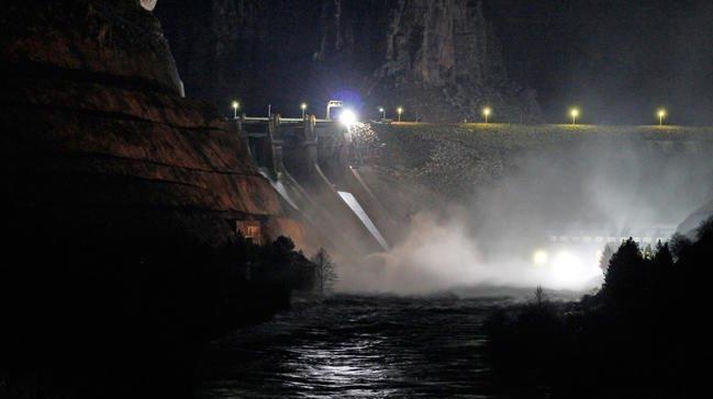 Ya nedeniyle Dicle Baraj'nn kapaklarndan biri koptu