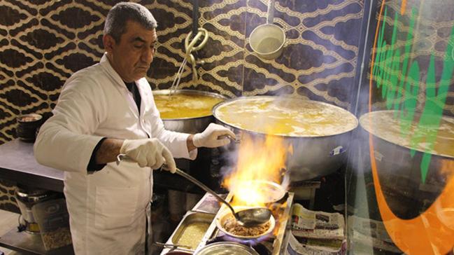 Gaziantep'in tescilli lezzeti 'beyran' iin sabah 5'te sraya giriyorlar