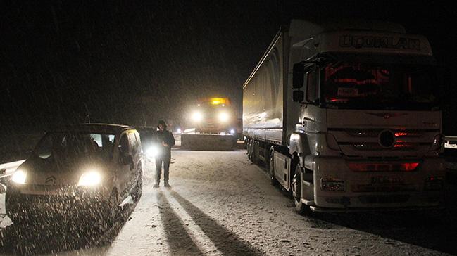 Sivas- Erzincan karayolu kar ya ve buzlanma nedeniyle ulama kapand