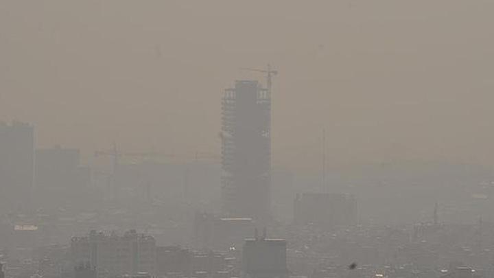 Tahran'da hava kirlilii nedeniyle dar kmayn uyars yapld