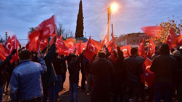 Snrn sfr noktasnda Mehmetie Trk bayrakl destek verdiler