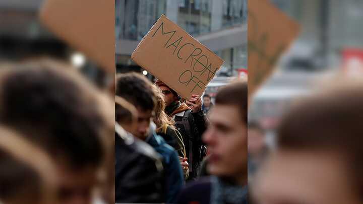 Paris'te eitim politikalarnn protesto eden lise rencileri yeniden Paris sokaklarna kt