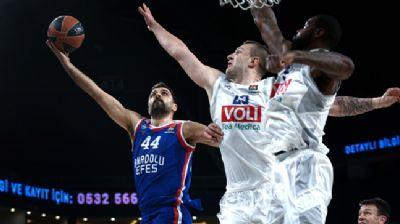 Anadolu Efes konuk ettii Buducnost VOLI'y 106-68 malup etti