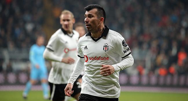 West Ham United, Gary Medel'i kadrosuna katmay hedefliyor