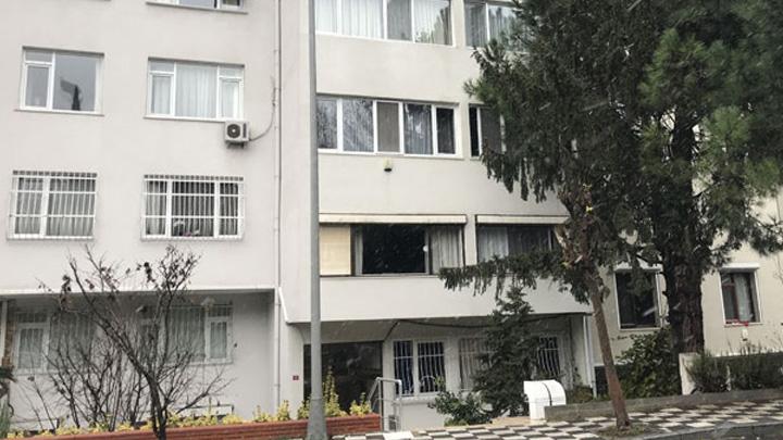 Beikta'ta apartman grevlisi kadn, grlt yapt iddiasyla uyarmaya gittii adam tarafndan boaz kesilerek ldrld 