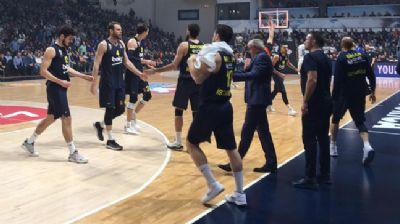 Fenerbahe Beko deplasmanda Buducnost'u 89-65 malup etti