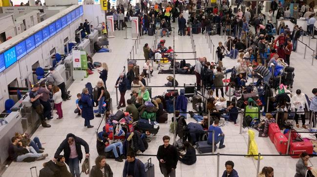 Londra'daki Gatwick Havaliman'nda polis uular iptal ettiren HA'lar vurmay deerlendiriyor