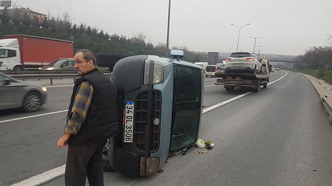 TEM Otoyolu'nda otomobil devrildi