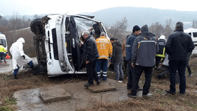 Bolu'da midibs devrildi: 10 yaral