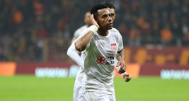 Mecnun Otyakmaz'dan Robinho'nun transferine ilikin aklama