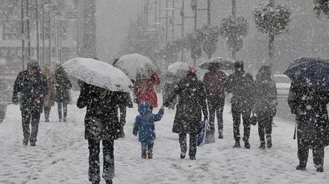 stanbul'un Anadolu yakasnda kar ya etkili oluyor