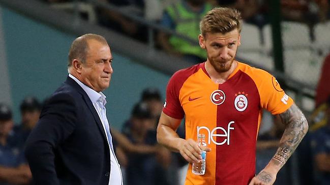 Fatih Terim, srekli sakatlklar ve rahatszlklaryla gndeme gelen Serdar Aziz'i sildi