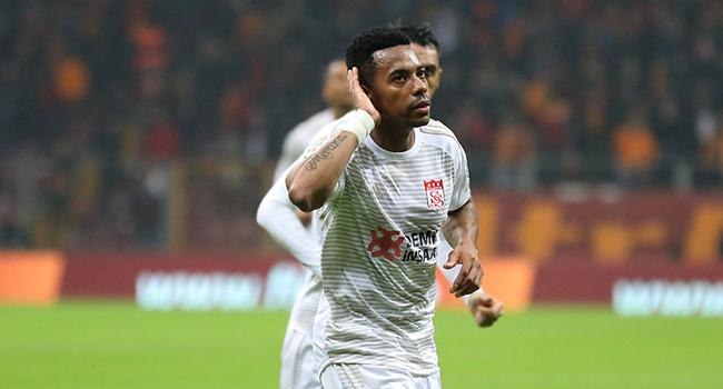 Medipol Baakehir, Robinho'yu kadrosuna kattn duyurdu