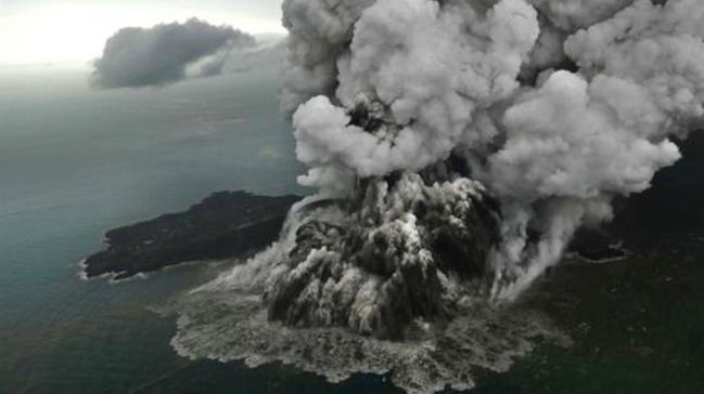 Endonezya'daki Anak Krakatau yanarda patladka klyor